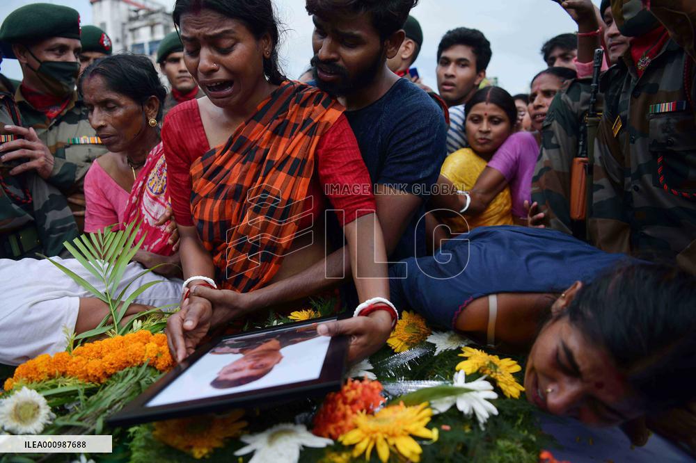 INDIA-AGARTALA-LANDSLIDE-BODY OF SOLDIER-REACHING HOME