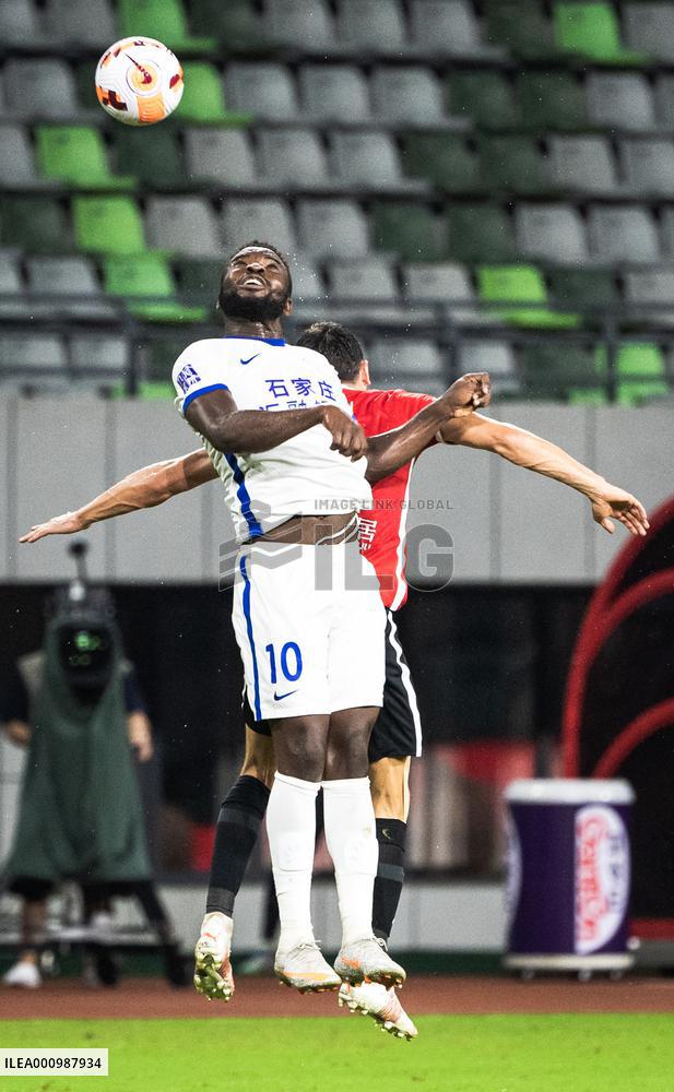 (SP)CHINA-MEIZHOU-FOOTBALL-CSL-CHENGDU RONGCHENG VS CANGZHOU MIGHTY LIONS (CN)