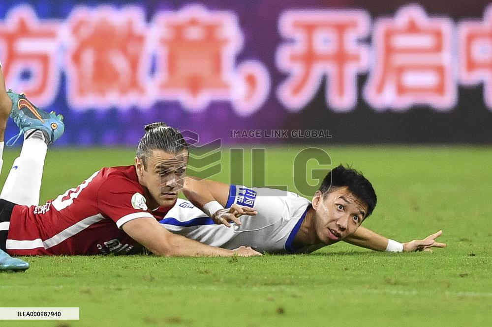 (SP)CHINA-MEIZHOU-FOOTBALL-CSL-CHENGDU RONGCHENG VS CANGZHOU MIGHTY LIONS (CN)