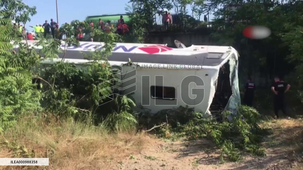 At least 6 killed, 25 wounded in bus crash in northwest Turkey