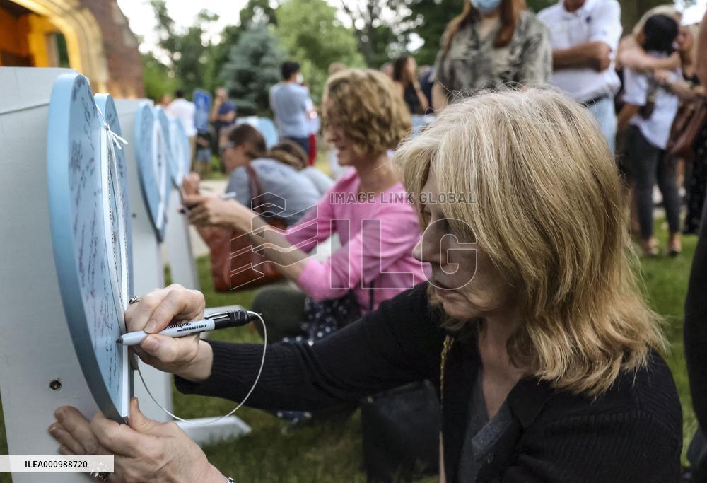 U.S.-HIGHLAND PARK-MASS SHOOTING VICTIMS-MOURNING