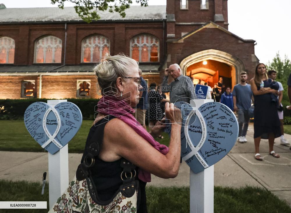 U.S.-HIGHLAND PARK-MASS SHOOTING VICTIMS-MOURNING