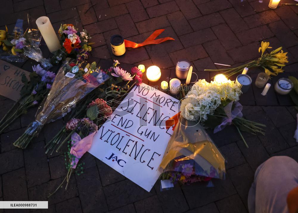U.S.-HIGHLAND PARK-MASS SHOOTING VICTIMS-MOURNING