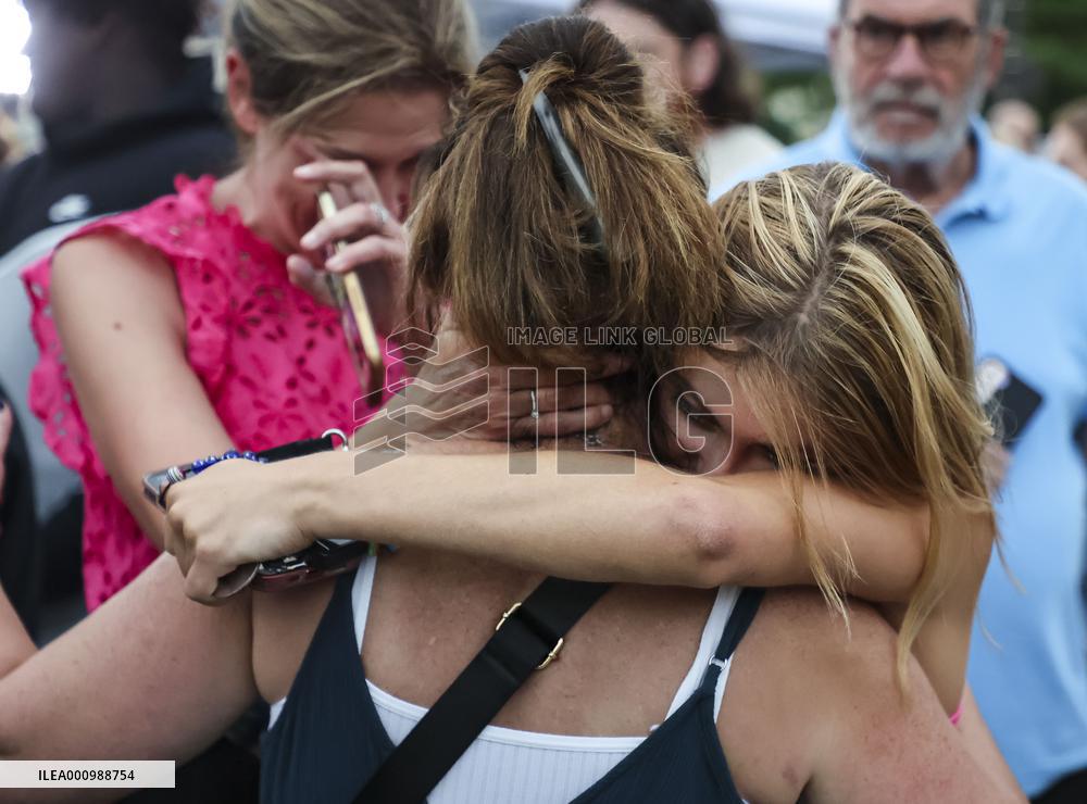 U.S.-HIGHLAND PARK-MASS SHOOTING VICTIMS-MOURNING