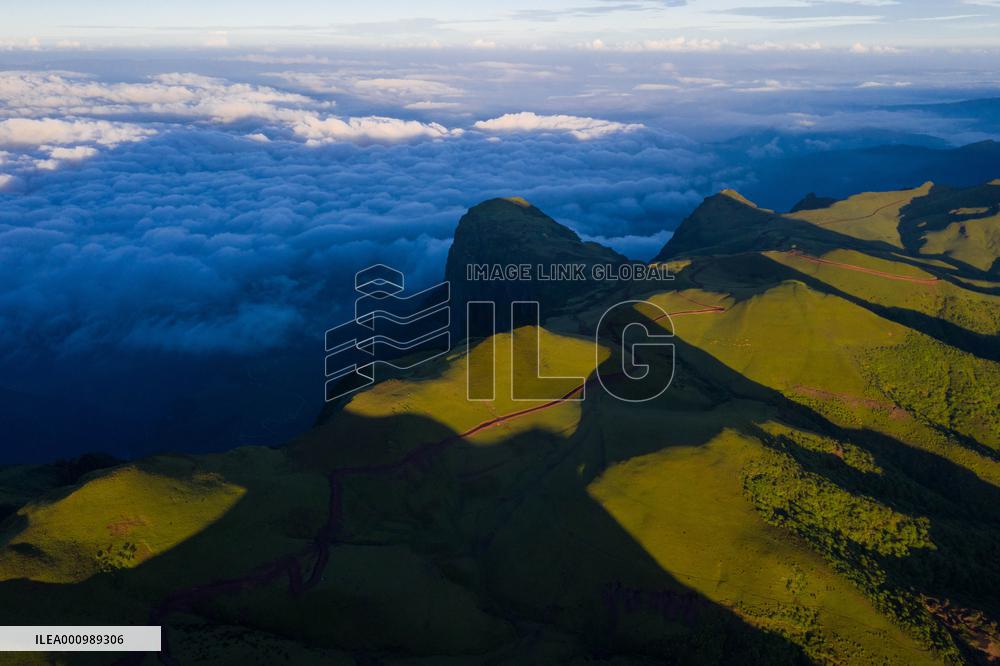 CHINA-SICHUAN-MOUNT LONGTOU-CLOUDS (CN)