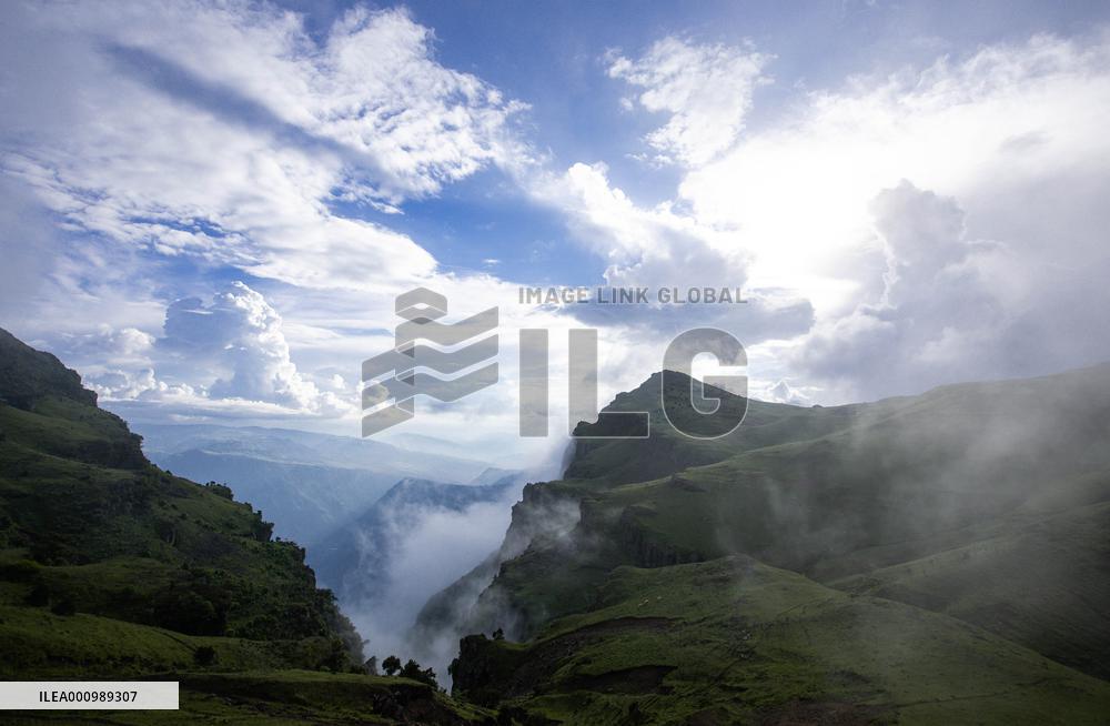 CHINA-SICHUAN-MOUNT LONGTOU-CLOUDS (CN)