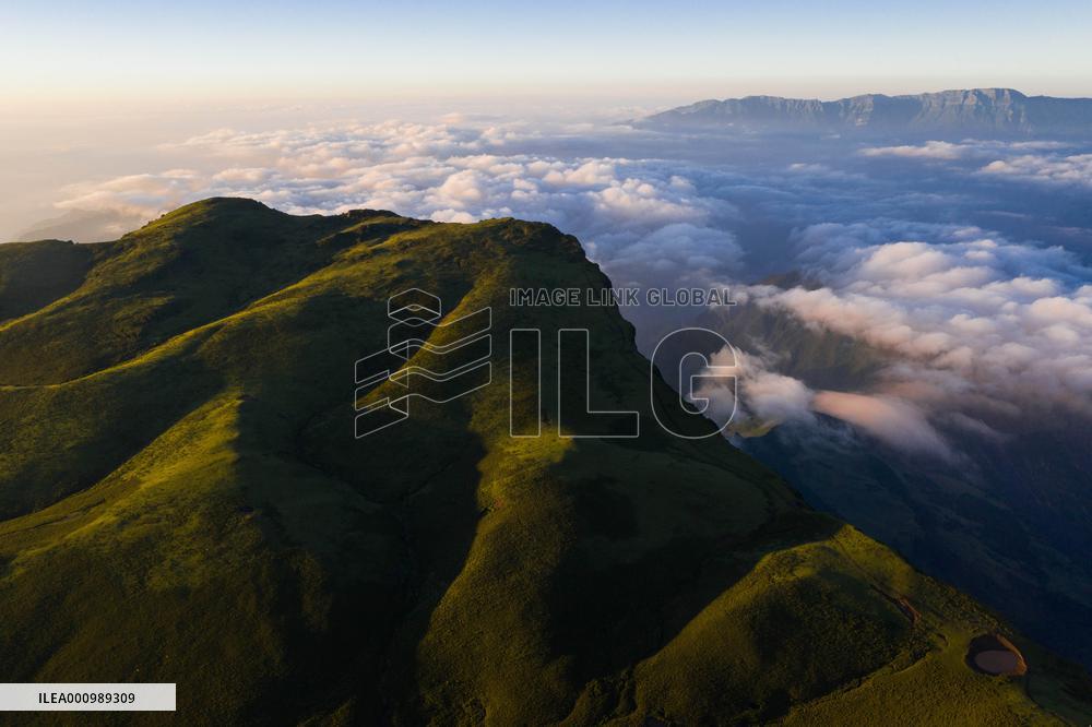 CHINA-SICHUAN-MOUNT LONGTOU-CLOUDS (CN)