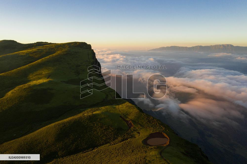 CHINA-SICHUAN-MOUNT LONGTOU-CLOUDS (CN)