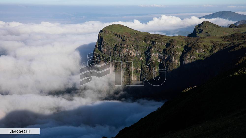 CHINA-SICHUAN-MOUNT LONGTOU-CLOUDS (CN)