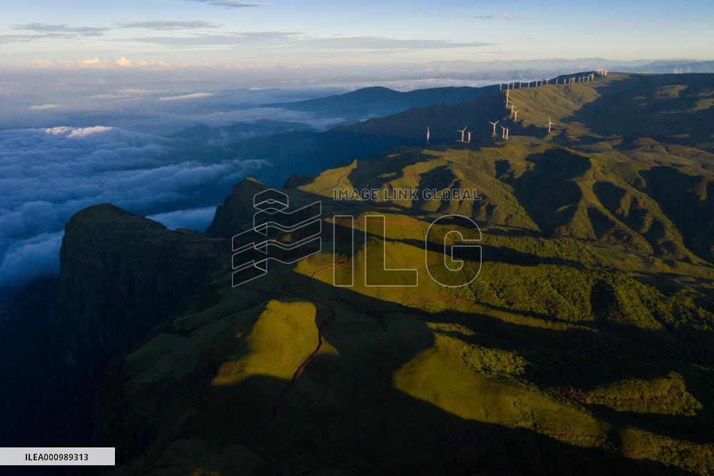 CHINA-SICHUAN-MOUNT LONGTOU-CLOUDS (CN)