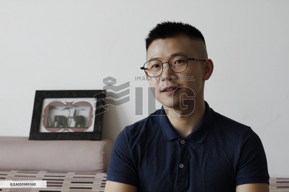 TANZANIA-DAR ES SALAAM-YOUNG CHINESE-KISWAHILI