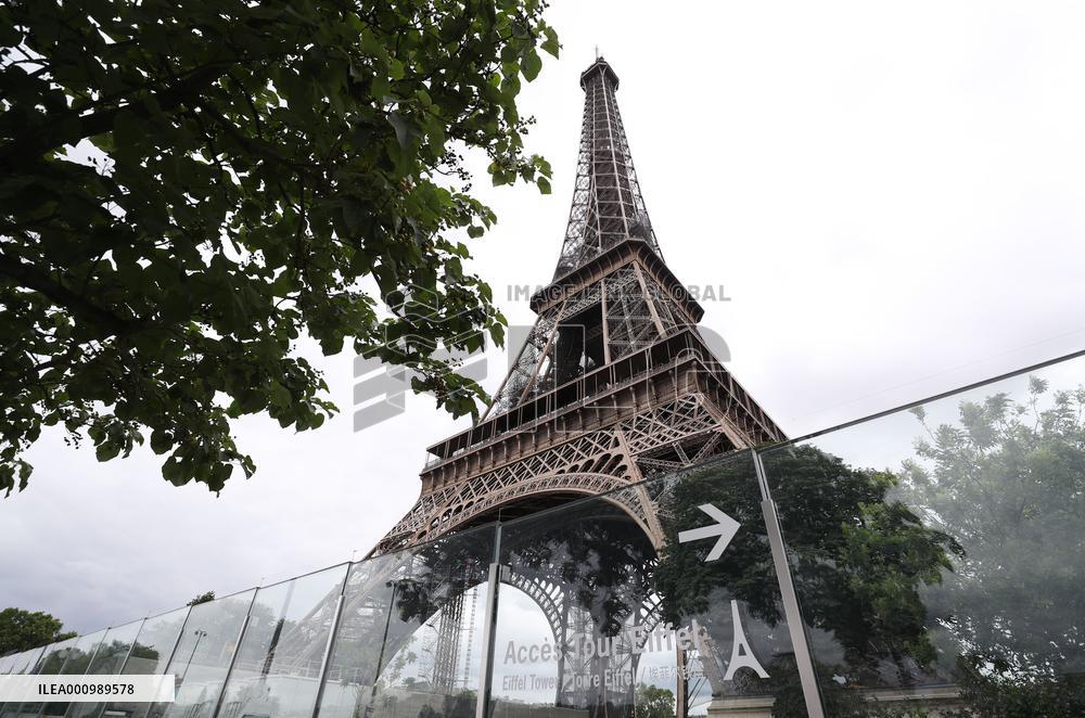 FRANCE-PARIS-EIFFEL TOWER-RUST