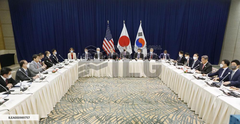 Japan, U.S., S. Korean foreign ministers in Bali
