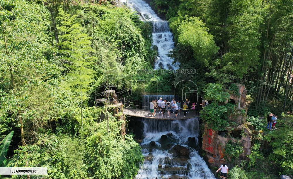 #CHINA-HUNAN-ZHANGJIAJIE-TOURISM-RECOVERY(CN)