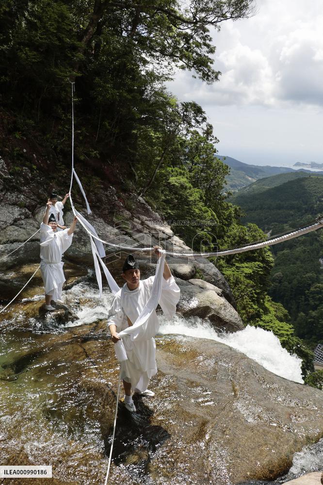 "Shimenawa" straw rope replaced at Kumano Nachi Taisha shrine