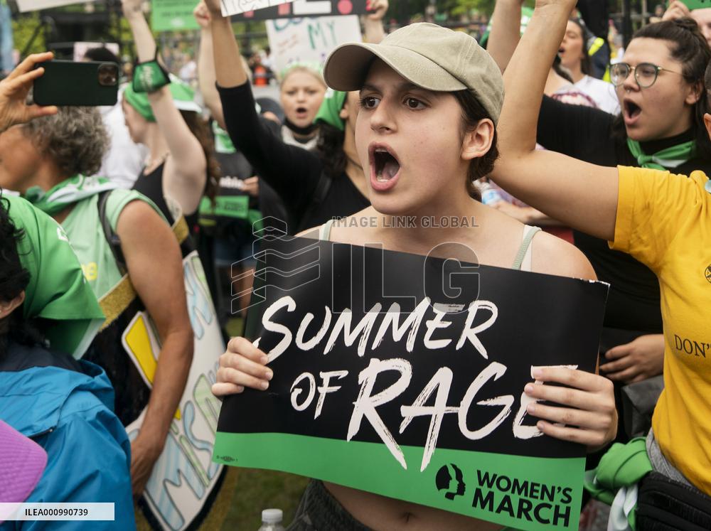 Xinhua Headlines: U.S. backsliding on women's rights underscores systemic flaws