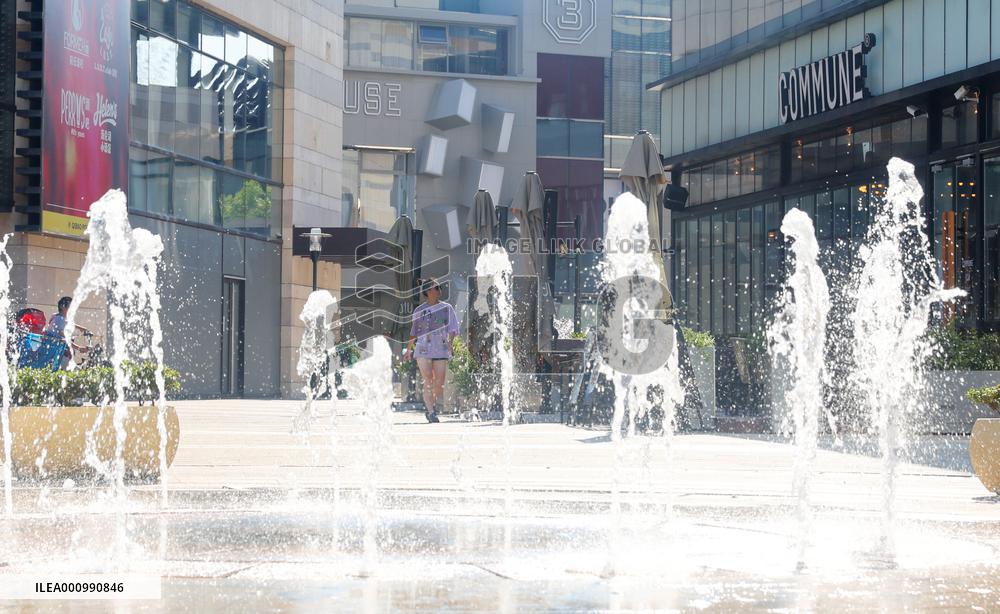 CHINA-SHANGHAI-HIGH TEMPERATURE-ALERT (CN)