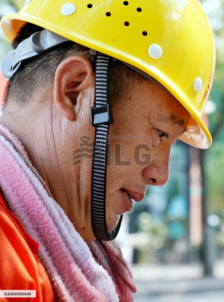 CHINA-SHANGHAI-HIGH TEMPERATURE-ALERT (CN)