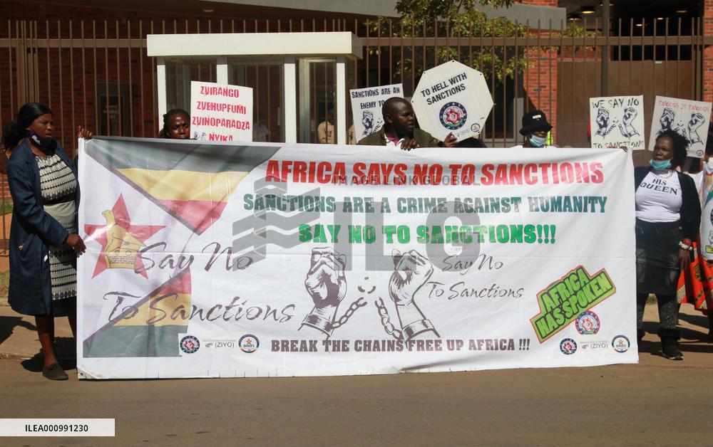 Xinhua Headlines: Two-decade-old U.S. sanctions leave Zimbabweans suffering, triggering protests