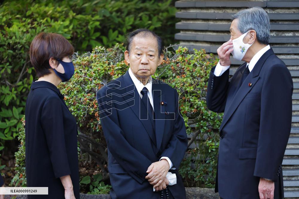 Night vigil for late ex-Japan PM Abe