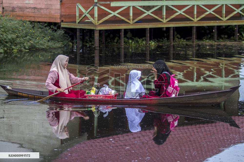 INDONESIA-SOUTH KALIMANTAN-STUDENTS-DAILY LIFE