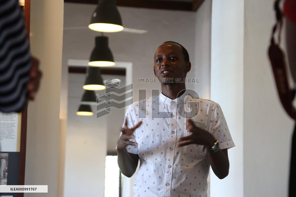 TANZANIA-DAR ES SALAAM-VLOGGER-CULTURAL HERITAGE