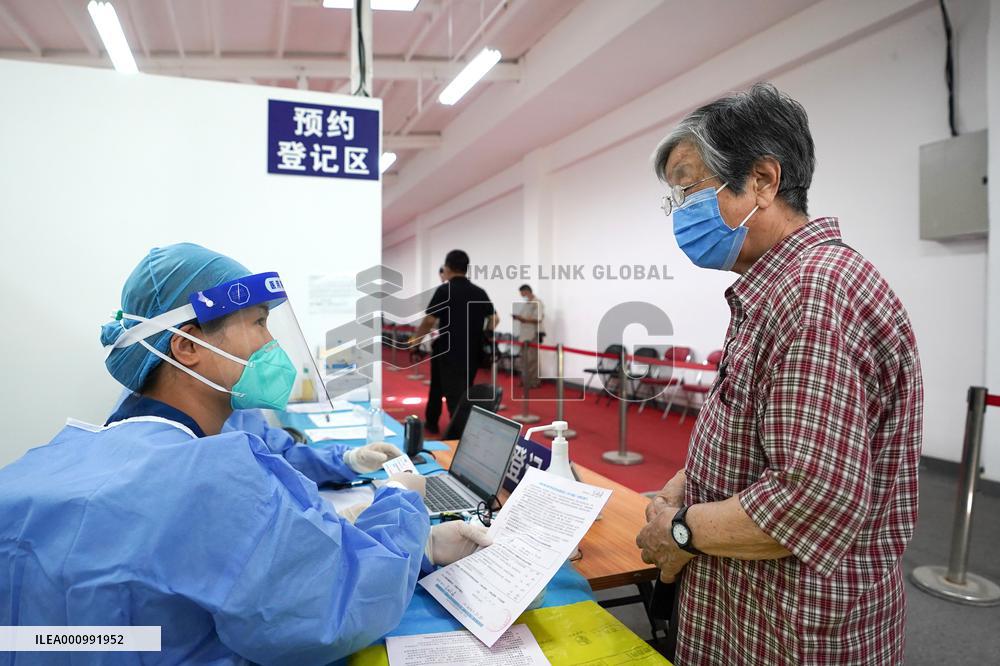 CHINA-BEIJING-COVID-19-VACCINATION-SENIOR CITIZENS (CN)