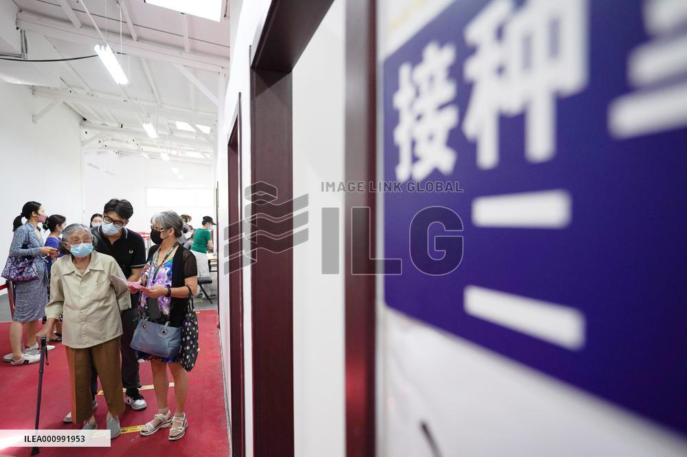 CHINA-BEIJING-COVID-19-VACCINATION-SENIOR CITIZENS (CN)