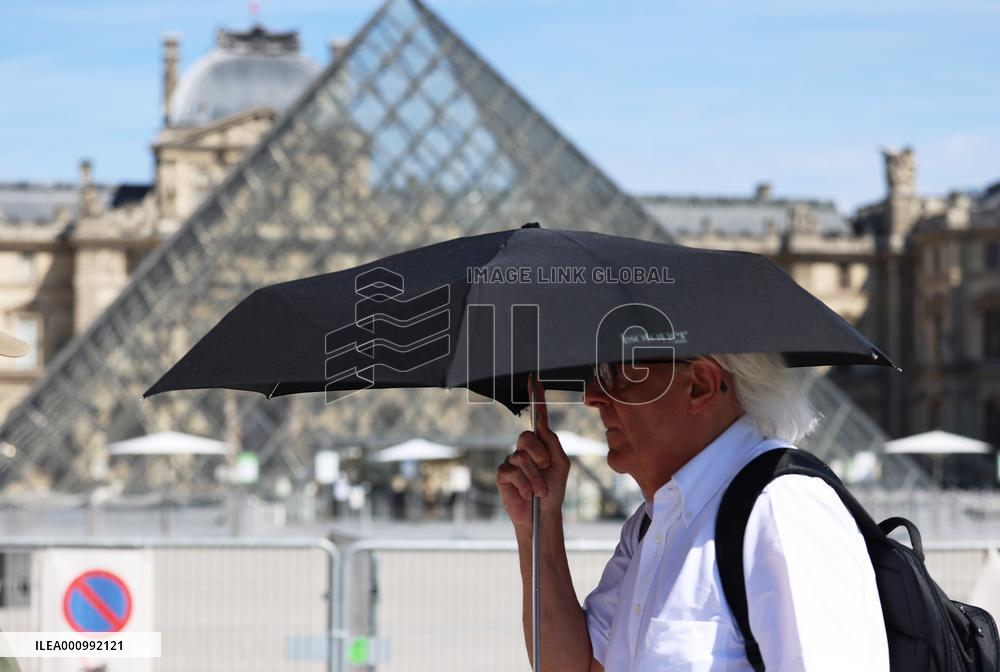 FRANCE-HEATWAVE-DAILY LIFE