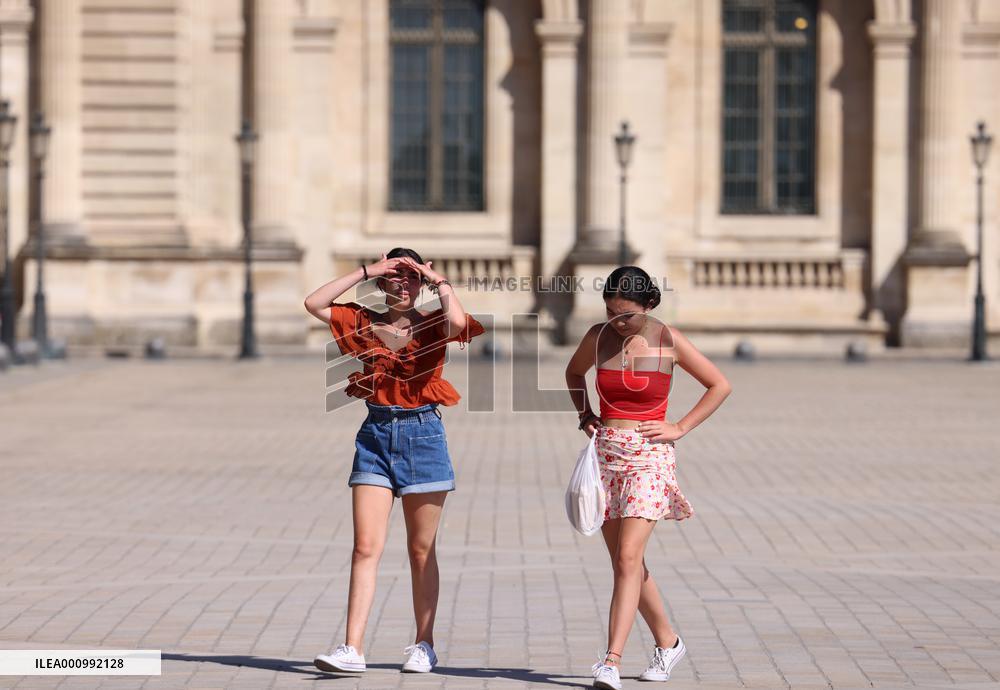 FRANCE-HEATWAVE-DAILY LIFE