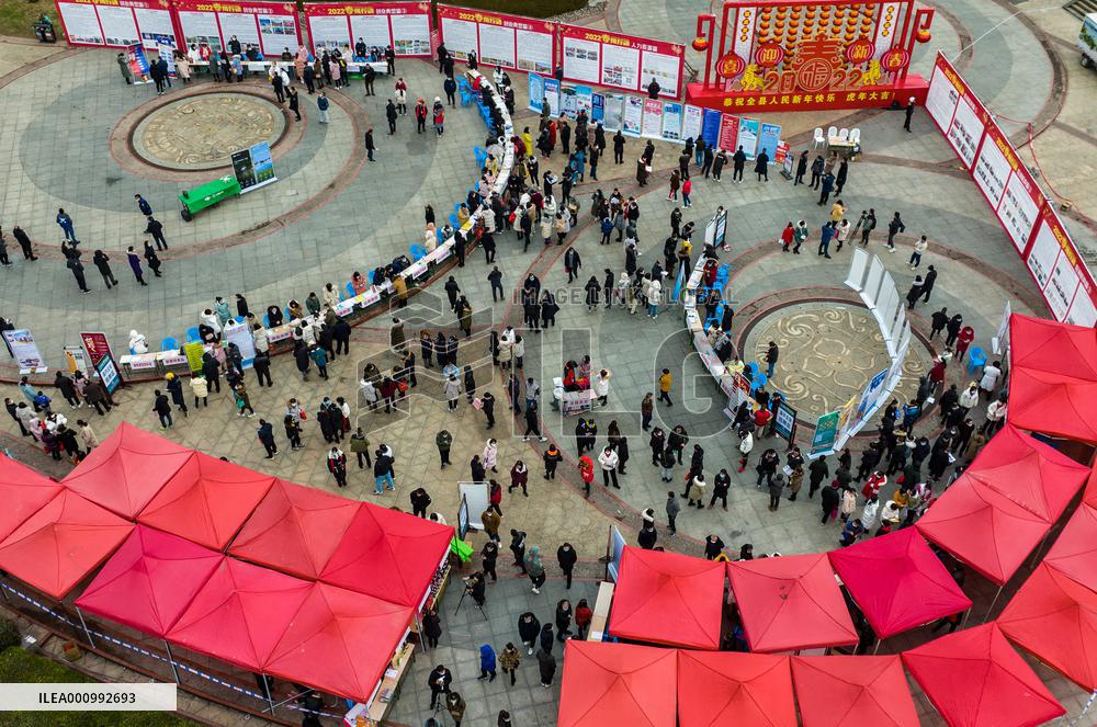 Xinhua Headlines: China's economy secures positive Q2 growth, steam gathering for further recovery