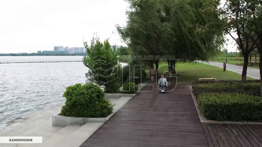 Chinese dancer pursues dream on wheelchair