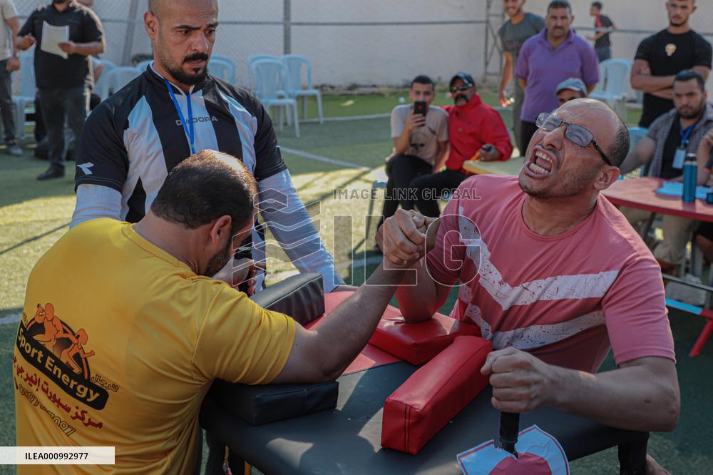 MIDEAST-GAZA-ARM WRESTLING