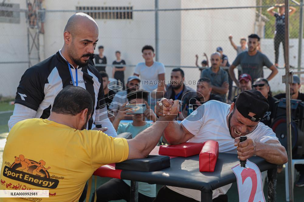 MIDEAST-GAZA-ARM WRESTLING
