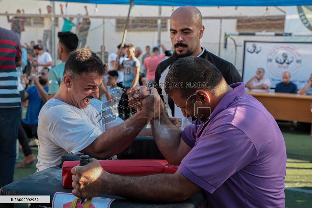 MIDEAST-GAZA-ARM WRESTLING