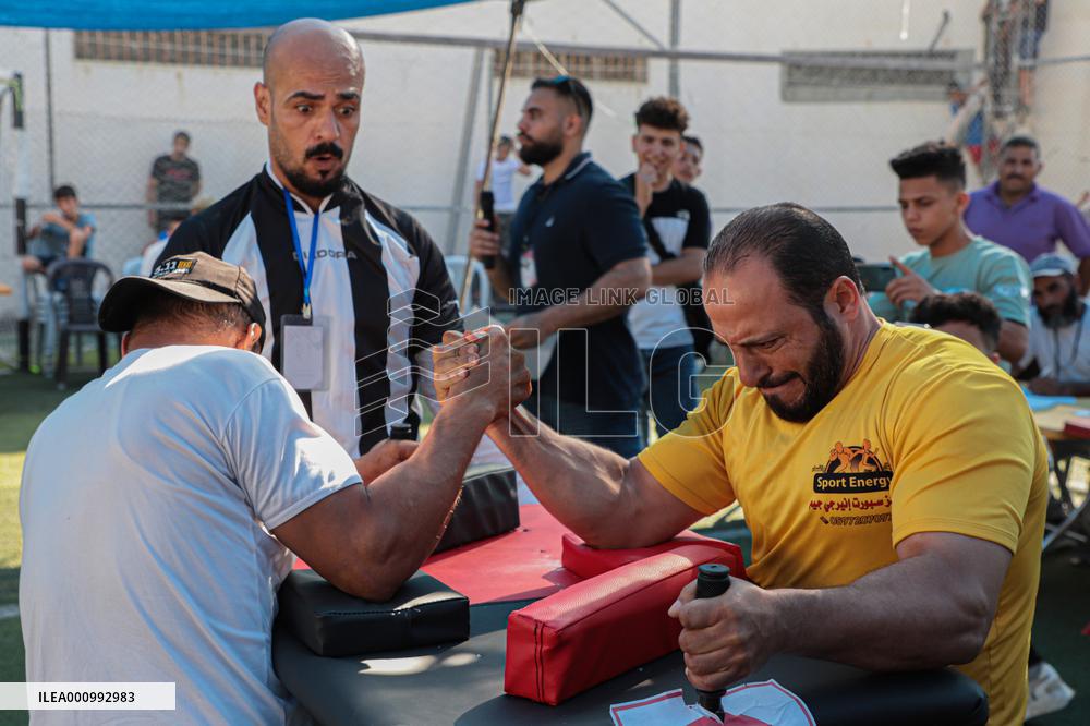 MIDEAST-GAZA-ARM WRESTLING