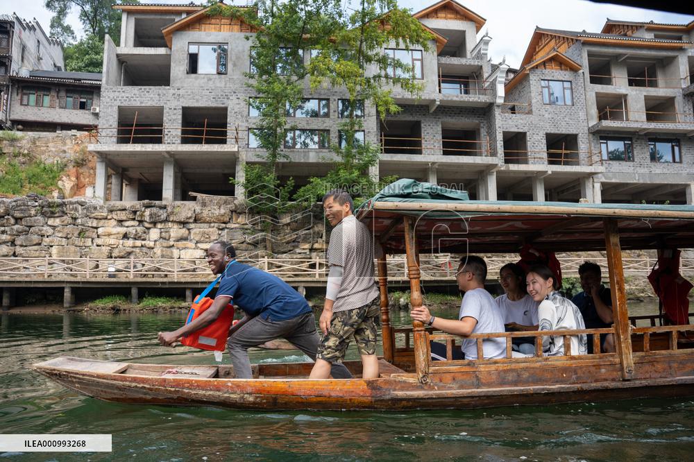 CHINA-HUNAN-OVERSEAS STUDENTS-MIAO CULTURE (CN)