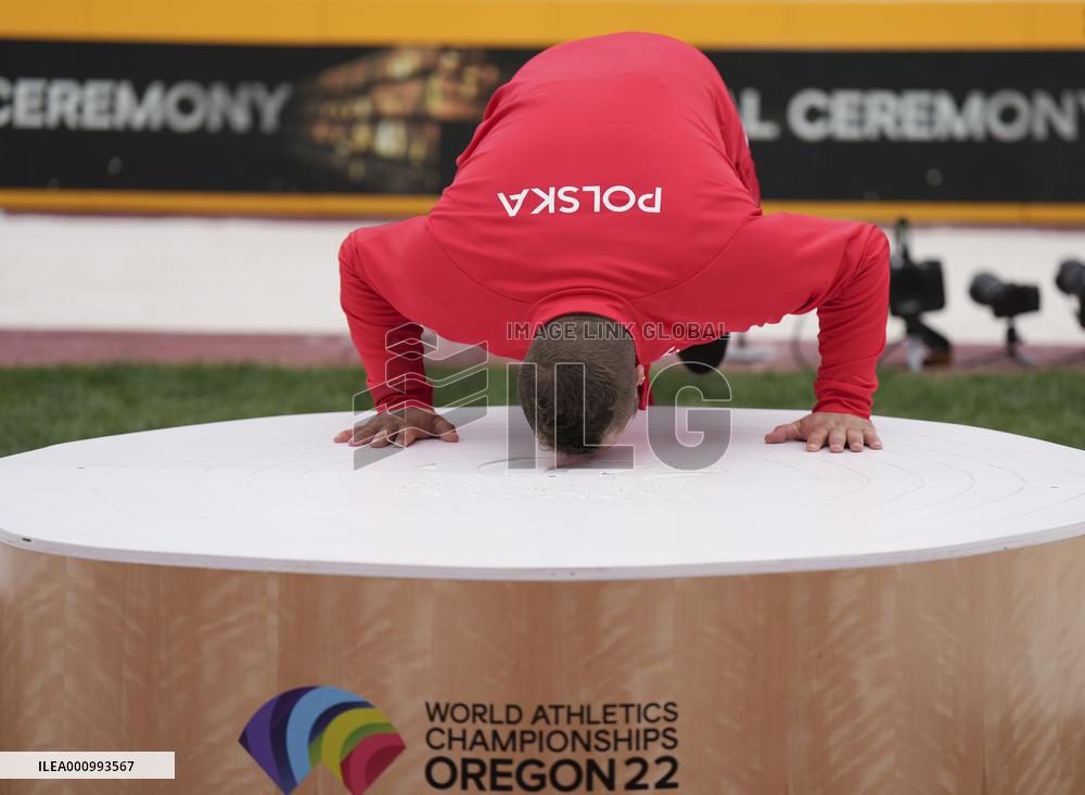 (SP)U.S.-EUGENE-ATHLETICS-WORLD CHAMPIONSHIPS-MEN'S HAMMER THROW-AWARDING CEREMONY
