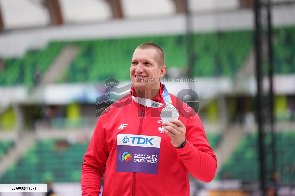 (SP)U.S.-EUGENE-ATHLETICS-WORLD CHAMPIONSHIPS-MEN'S HAMMER THROW-AWARDING CEREMONY