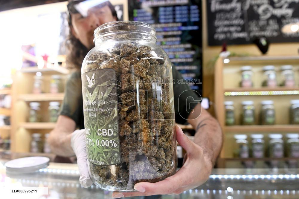 Cannabis store OG in Eugene