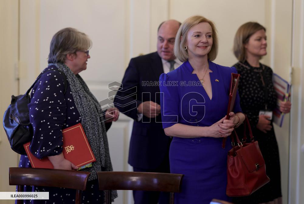 FILE-BRITAIN-LONDON-LEADERSHIP RACE-FINAL TWO CANDIDATES