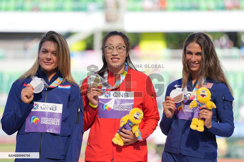 (SP)U.S.-EUGENE-ATHLETICS-WORLD CHAMPIONSHIPS-WOMEN'S DISCUS THROW-AWARDING CEREMONY