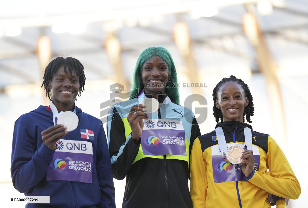 (SP)U.S.-EUGENE-ATHLETICS-WORLD CHAMPIONSHIPS-WOMEN'S 400M-AWARDING CEREMONY
