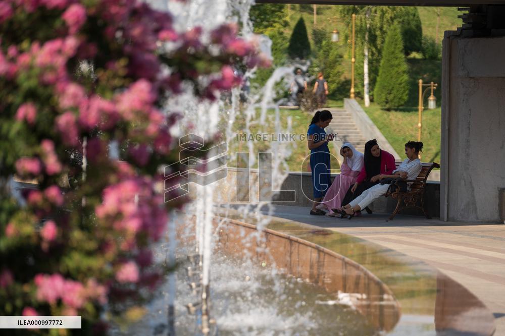 UZBEKISTAN-TASHKENT-HOT WEATHER