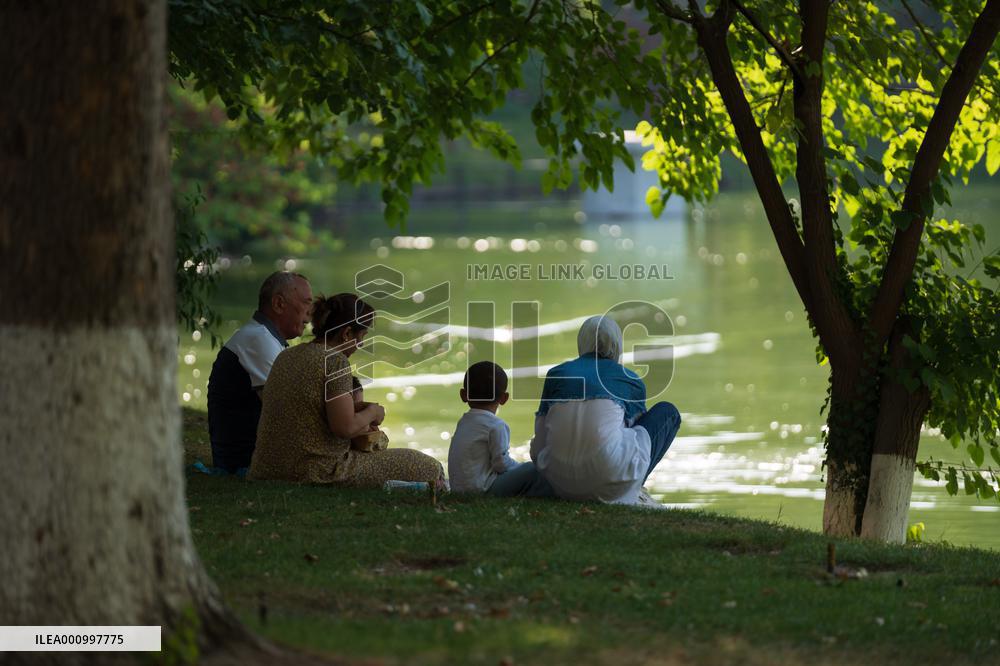 UZBEKISTAN-TASHKENT-HOT WEATHER