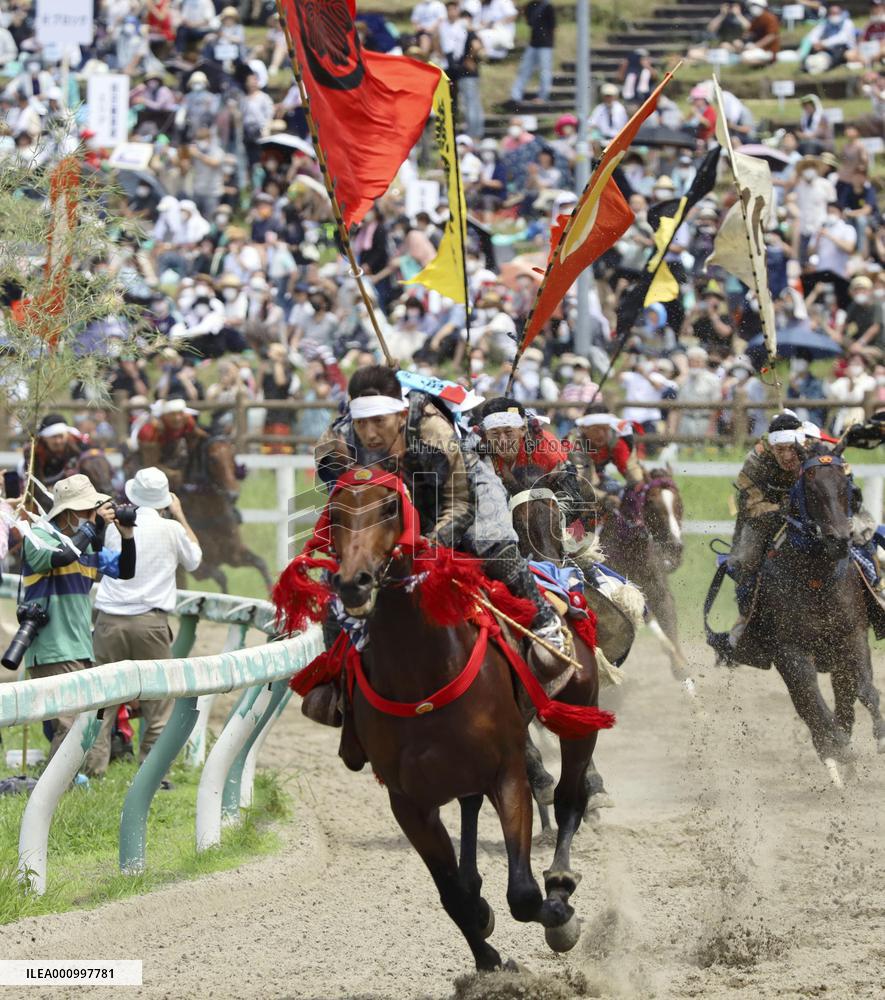 Armored warriors compete in horse race