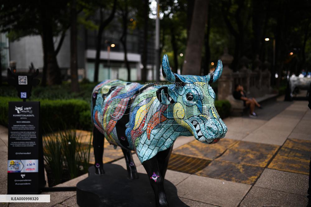 MEXICO-MEXICO CITY-COWPARADE
