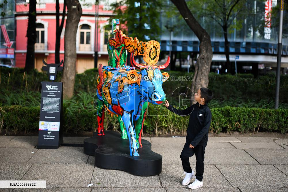 MEXICO-MEXICO CITY-COWPARADE