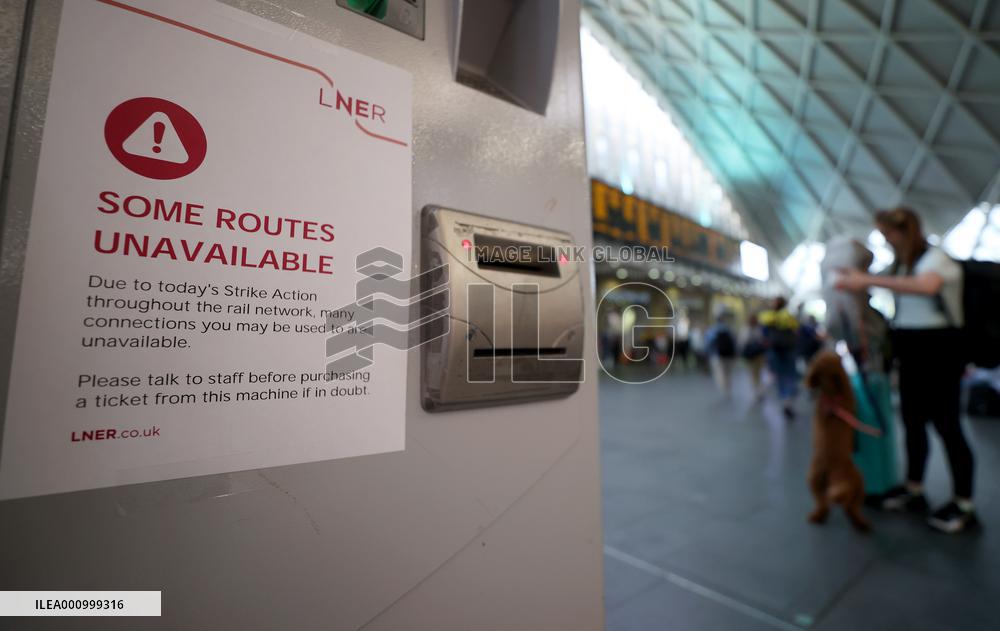 BRITAIN-LONDON-RAIL STRIKE-TRAIN SERVICES-DISRUPTION