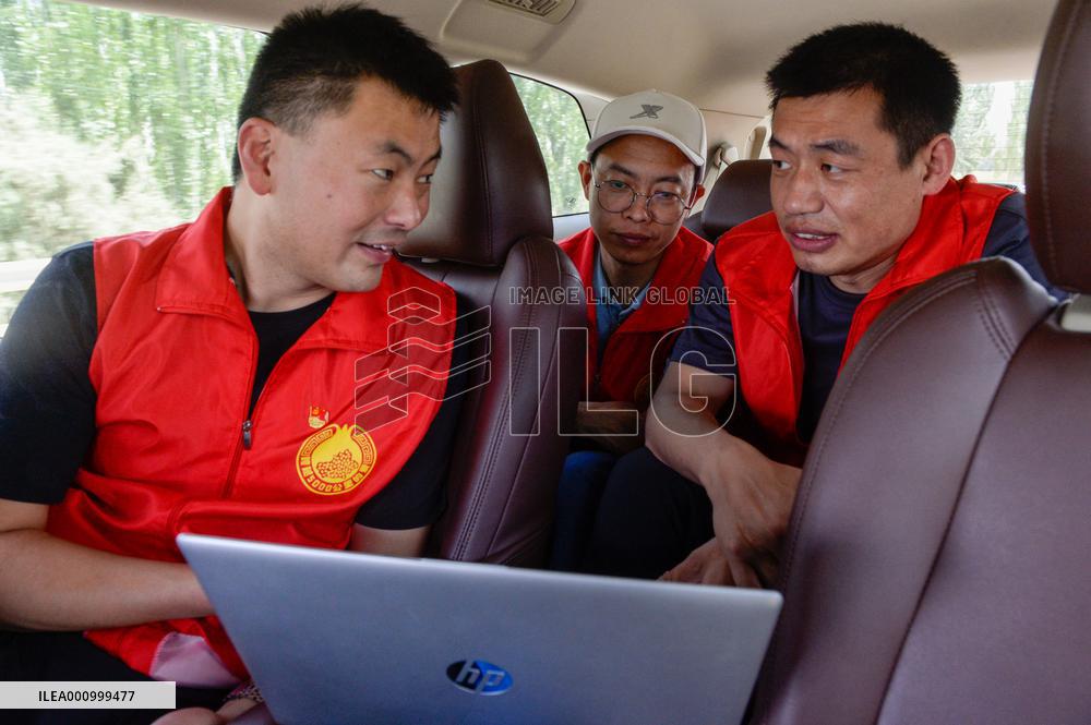 Xinhua Headlines: Teachers' home visits tell growth stories of Xinjiang students